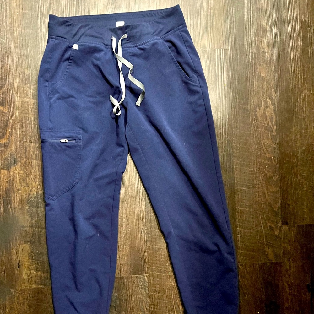 Figs jogger scrubs, never worn